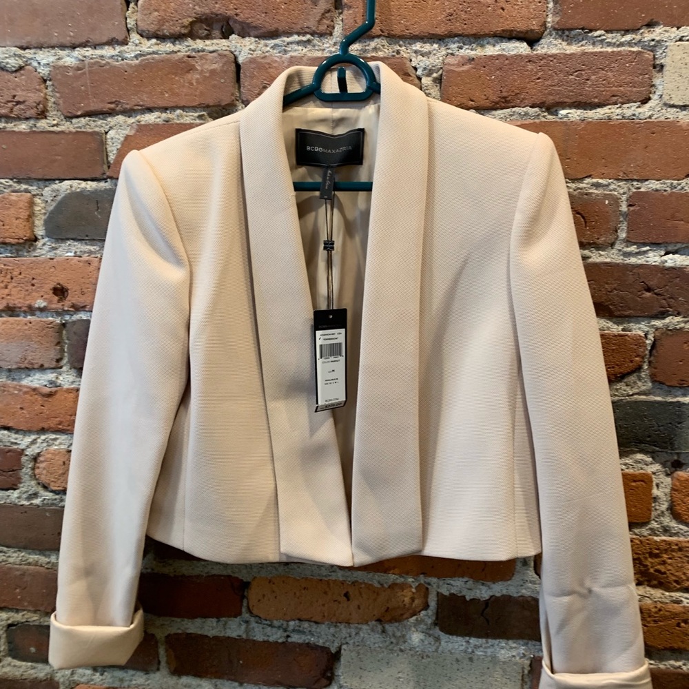 BCBG women’s blush crop blazer
